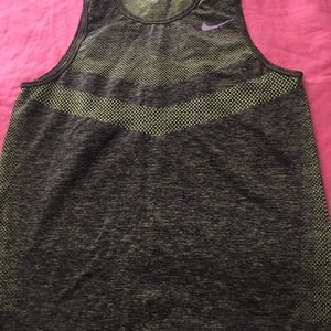 Nike women’s tank top